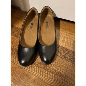 NWOT Shoes for Crews Leather Mary Jane Heels